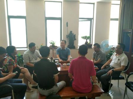嘉兴湖北商会执行会长王洪成到访人生就是博-尊龙凯时光电