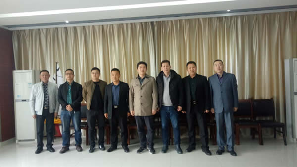 宜都市招商局领导莅临人生就是博-尊龙凯时光电参观考察